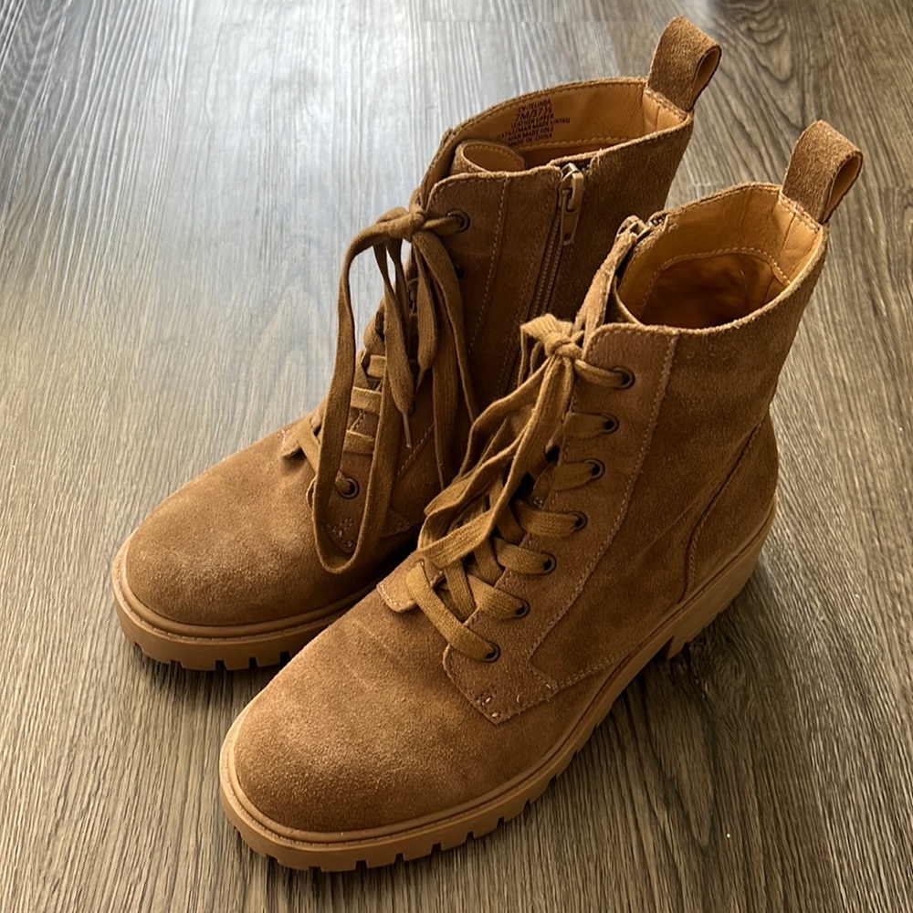 Crown vintage suede size 7 zip up boots